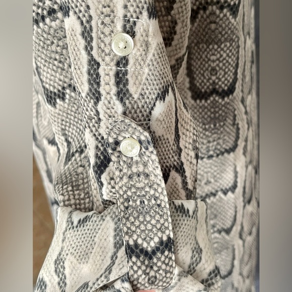 Express Portofino Button Down Blouse, Snakeskin print, Woman’s size Medium - Picture 4 of 7